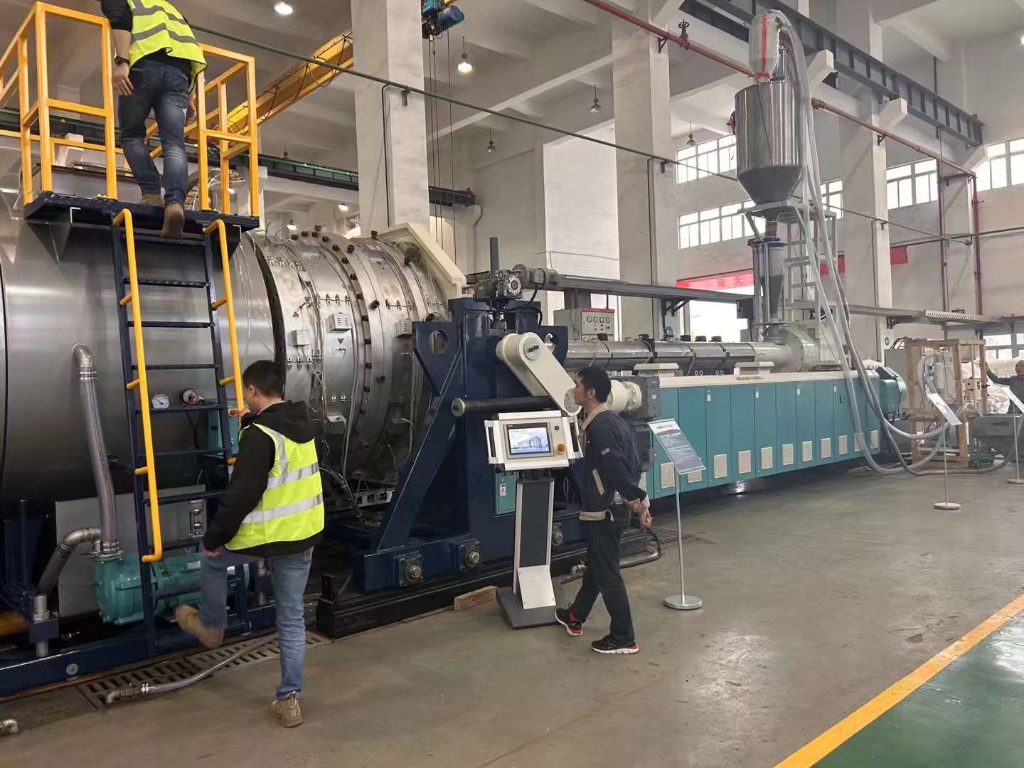 Fang Liはパイプ押出生産ラインの原理、応用、開発を分析します